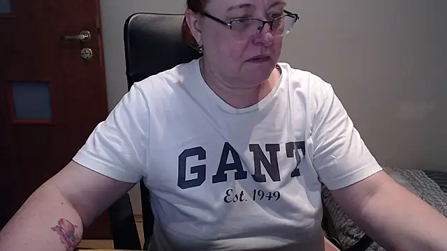 Snapshot of JoannaAndNeighbour chatting on January 12, 9:51 am JoannaAndNeighbour online show from January 12, 9:51 am