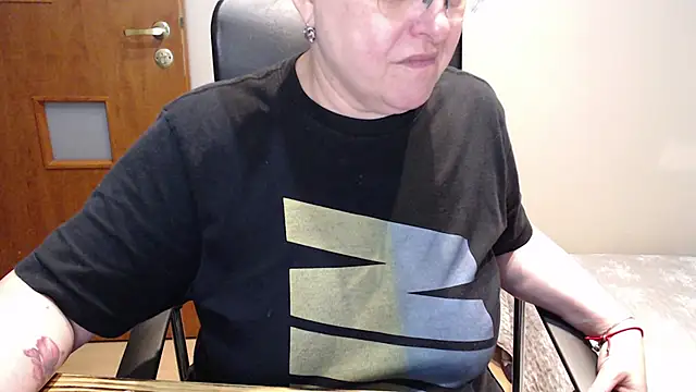 Snapshot of JoannaAndNeighbour chatting on January 16, 11:15 am JoannaAndNeighbour online show from January 16, 11:15 am