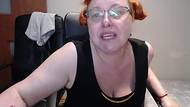 Snapshot of JoannaAndNeighbour chatting on January 18, 9:02 am JoannaAndNeighbour online show from January 18, 9:02 am