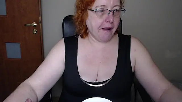 Snapshot of JoannaAndNeighbour chatting on January 21, 7:58 am JoannaAndNeighbour online show from January 21, 7:58 am