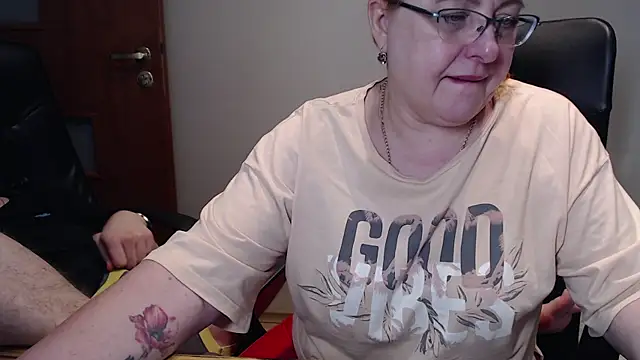 Snapshot of JoannaAndNeighbour chatting on January 23, 8:25 am JoannaAndNeighbour online show from January 23, 8:25 am