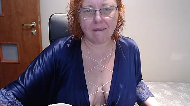 Snapshot of JoannaAndNeighbour chatting on February 3, 8:35 am JoannaAndNeighbour online show from February 3, 8:35 am