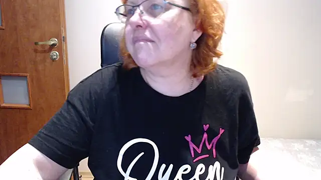 Snapshot of JoannaAndNeighbour chatting on February 4, 7:29 am JoannaAndNeighbour online show from February 4, 7:29 am