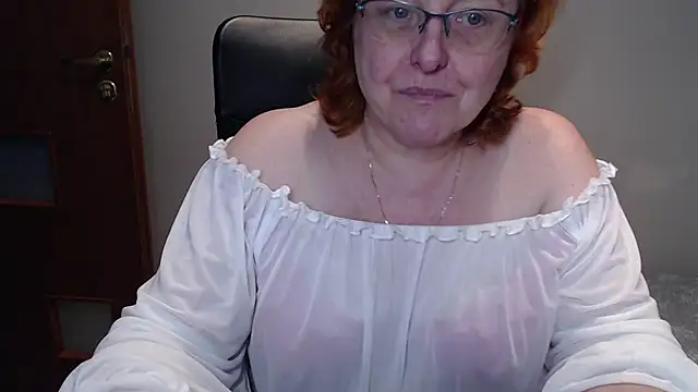Snapshot of JoannaAndNeighbour chatting on February 6, 10:26 am JoannaAndNeighbour online show from February 6, 10:26 am