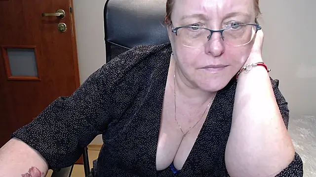 Snapshot of JoannaAndNeighbour chatting on February 7, 11:12 am JoannaAndNeighbour online show from February 7, 11:12 am