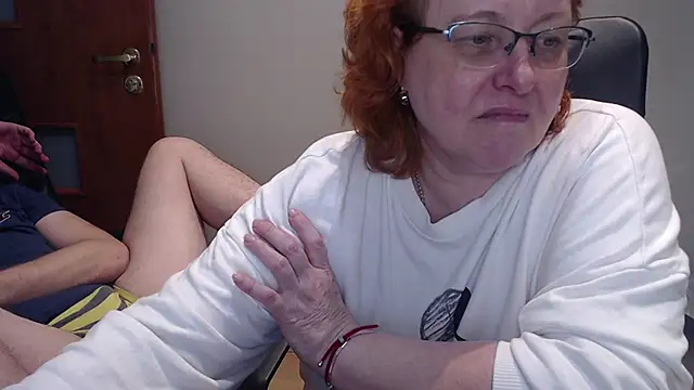 Snapshot of JoannaAndNeighbour chatting on February 12, 7:02 pm JoannaAndNeighbour online show from February 12, 7:02 pm
