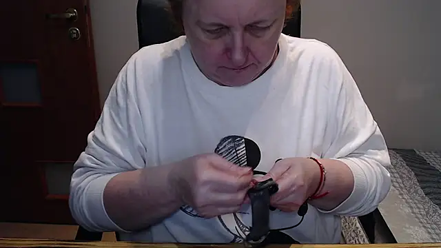 Snapshot of JoannaAndNeighbour chatting on February 15, 12:22 pm JoannaAndNeighbour online show from February 15, 12:22 pm