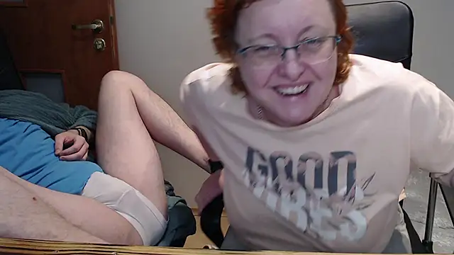 Snapshot of JoannaAndNeighbour chatting on February 16, 5:37 pm JoannaAndNeighbour online show from February 16, 5:37 pm