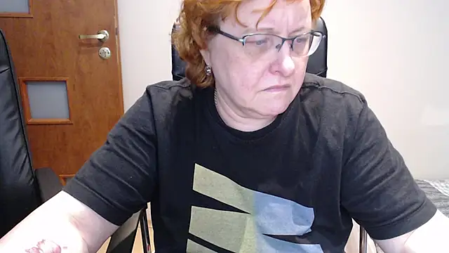 Snapshot of JoannaAndNeighbour chatting on February 17, 11:34 am JoannaAndNeighbour online show from February 17, 11:34 am