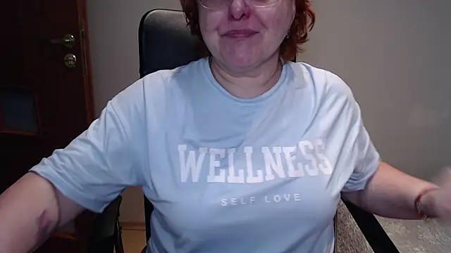 Snapshot of JoannaAndNeighbour chatting on February 21, 7:34 am JoannaAndNeighbour online show from February 21, 7:34 am