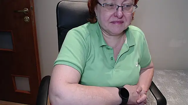 Snapshot of JoannaAndNeighbour chatting on February 21, 10:39 am JoannaAndNeighbour online show from February 21, 10:39 am