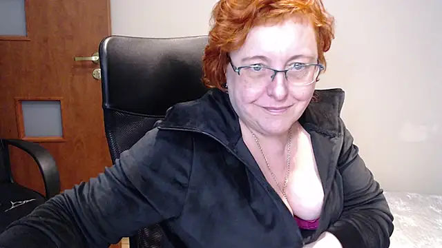 Snapshot of JoannaAndNeighbour chatting on February 22, 11:35 am JoannaAndNeighbour online show from February 22, 11:35 am