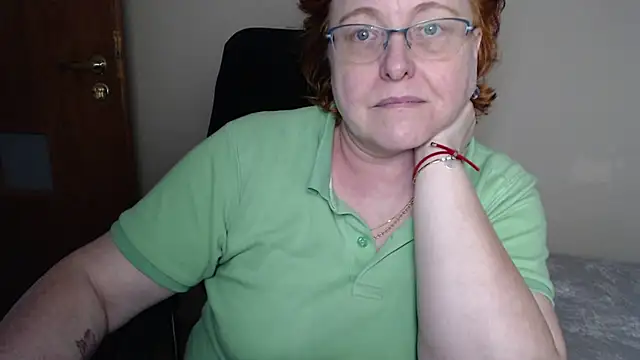 Snapshot of JoannaAndNeighbour chatting on February 26, 2:14 pm JoannaAndNeighbour online show from February 26, 2:14 pm