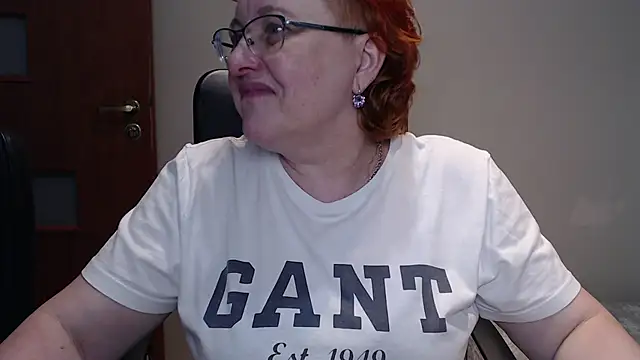 Snapshot of JoannaAndNeighbour chatting on March 4, 2:21 pm JoannaAndNeighbour online show from March 4, 2:21 pm