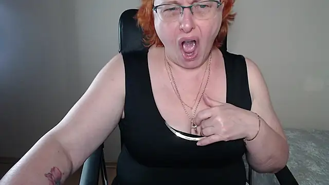 Snapshot of JoannaAndNeighbour chatting on March 7, 10:35 am JoannaAndNeighbour online show from March 7, 10:35 am