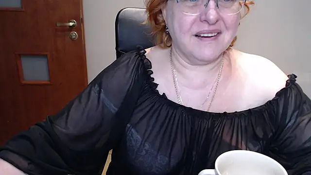Snapshot of JoannaAndNeighbour chatting on March 12, 9:55 am JoannaAndNeighbour online show from March 12, 9:55 am