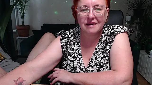 Snapshot of JoannaAndNeighbour chatting on September 9, 9:42 am JoannaAndNeighbour online show from September 9, 9:42 am
