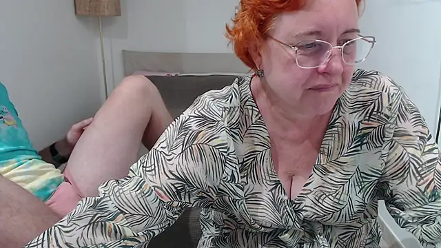 Snapshot of JoannaAndNeighbour chatting on September 20, 6:58 am JoannaAndNeighbour online show from September 20, 6:58 am