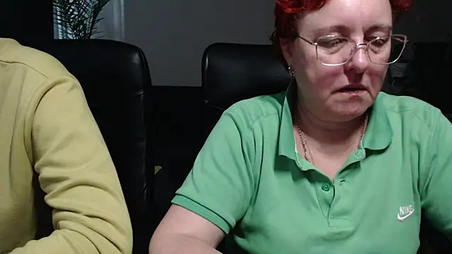 Snapshot of JoannaAndNeighbour chatting on November 7, 8:25 am JoannaAndNeighbour online show from November 7, 8:25 am