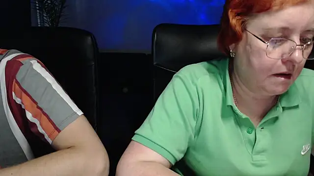 Snapshot of JoannaAndNeighbour chatting on November 8, 8:36 am JoannaAndNeighbour online show from November 8, 8:36 am