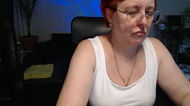 Snapshot of JoannaAndNeighbour chatting on November 9, 10:24 am JoannaAndNeighbour online show from November 9, 10:24 am