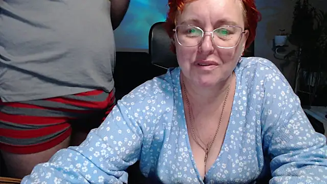 Snapshot of JoannaAndNeighbour chatting on November 15, 9:17 am JoannaAndNeighbour online show from November 15, 9:17 am