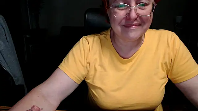 Snapshot of JoannaAndNeighbour chatting on November 20, 6:46 am JoannaAndNeighbour online show from November 20, 6:46 am