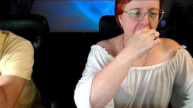 Snapshot of JoannaAndNeighbour chatting on November 29, 1:14 pm JoannaAndNeighbour online show from November 29, 1:14 pm