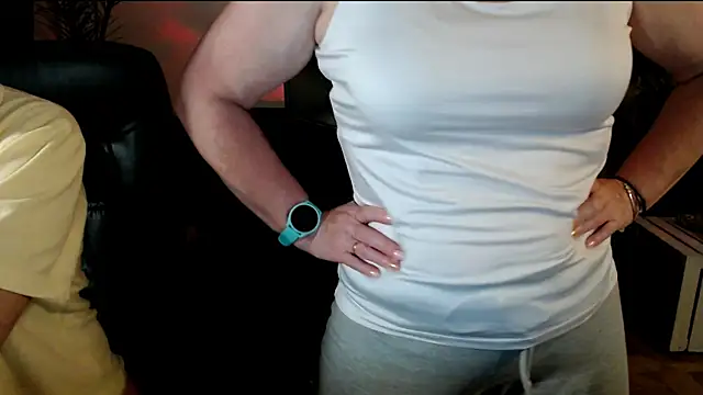 Snapshot of JoannaAndNeighbour chatting on November 30, 1:15 pm JoannaAndNeighbour online show from November 30, 1:15 pm