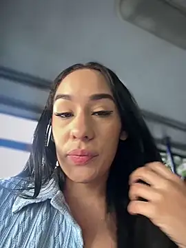 Snapshot of __IRIS__ chatting on May 27, 1:30 pm IRIS online show from May 27, 1:30 pm