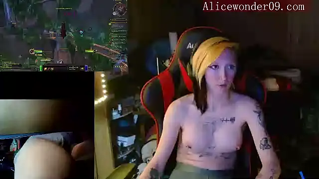 alicewonder09 online show from December 22, 7:11 am