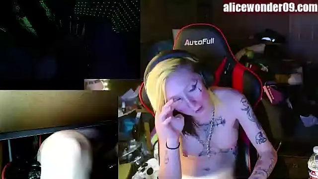 alicewonder09 online show from December 31, 11:09 am