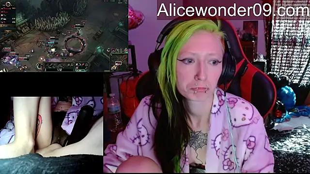 Snapshot of alicewonder09 chatting on February 23, 5:43 pm alicewonder09 online show from February 23, 5:43 pm