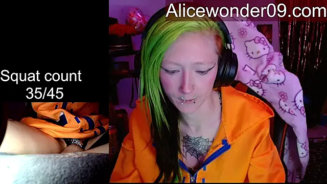 Snapshot of alicewonder09 chatting on March 4, 5:02 am alicewonder09 online show from March 4, 5:02 am