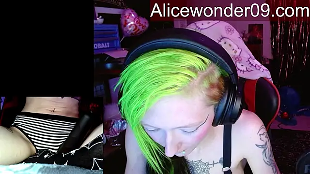 Snapshot of alicewonder09 chatting on March 10, 4:17 am alicewonder09 online show from March 10, 4:17 am