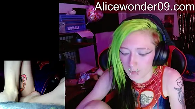 Snapshot of alicewonder09 chatting on March 11, 3:34 am alicewonder09 online show from March 11, 3:34 am