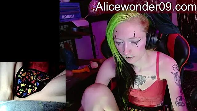 Snapshot of alicewonder09 chatting on March 15, 3:23 am alicewonder09 online show from March 15, 3:23 am