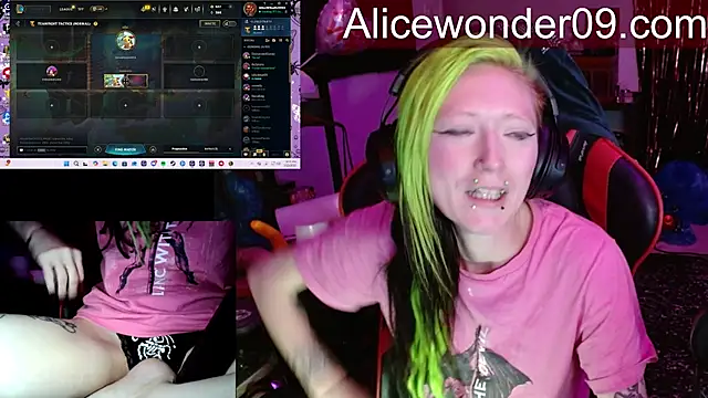 Snapshot of alicewonder09 chatting on March 16, 3:12 am alicewonder09 online show from March 16, 3:12 am