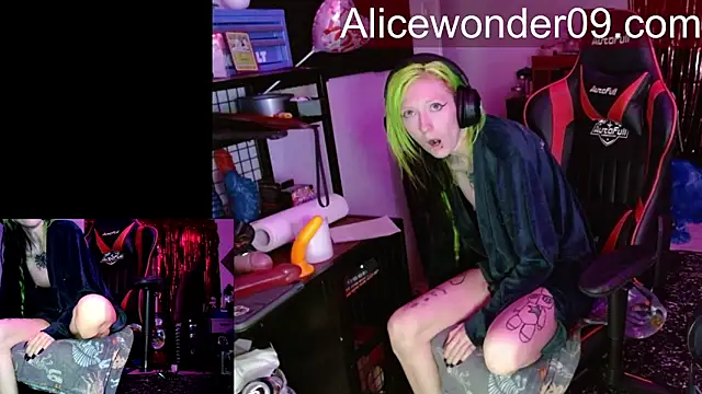 Snapshot of alicewonder09 chatting on March 19, 4:27 am alicewonder09 online show from March 19, 4:27 am