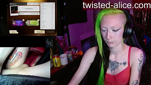 Snapshot of alicewonder09 chatting on April 20, 3:20 am alicewonder09 online show from April 20, 3:20 am