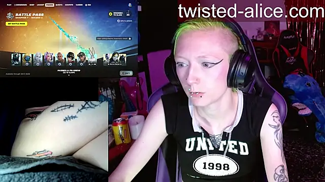 Snapshot of alicewonder09 chatting on April 23, 3:08 am alicewonder09 online show from April 23, 3:08 am