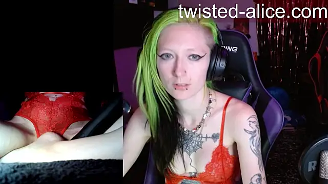 Snapshot of alicewonder09 chatting on July 5, 5:25 am alicewonder09 online show from July 5, 5:25 am