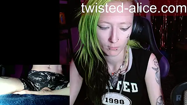 Snapshot of alicewonder09 chatting on July 15, 3:34 am alicewonder09 online show from July 15, 3:34 am