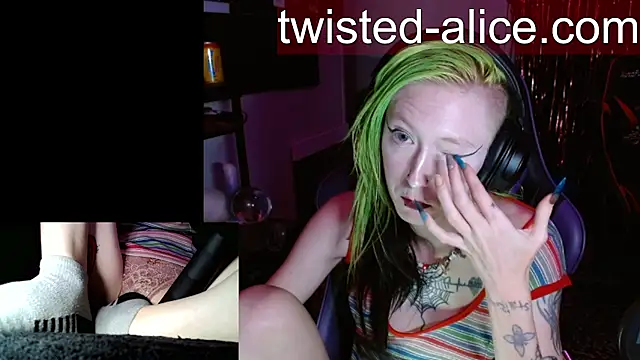 Snapshot of alicewonder09 chatting on July 22, 3:09 am alicewonder09 online show from July 22, 3:09 am