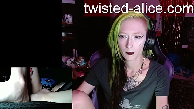 Snapshot of alicewonder09 chatting on July 30, 3:16 am alicewonder09 online show from July 30, 3:16 am