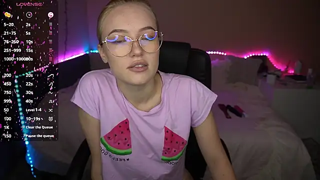 AmandaFiree online show from October 3, 4:42 am