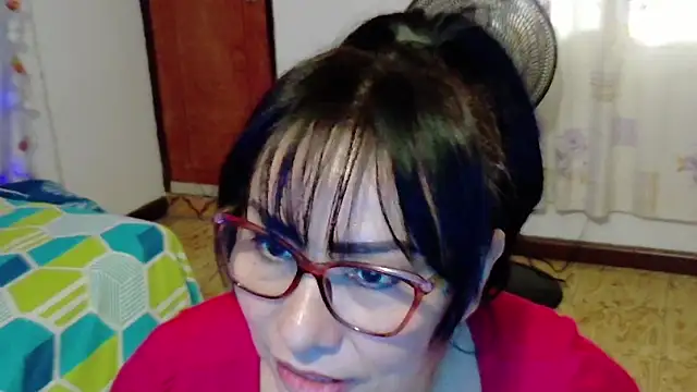 Snapshot of hottplay chatting on December 21, 4:36 pm hottplay online show from December 21, 4:36 pm