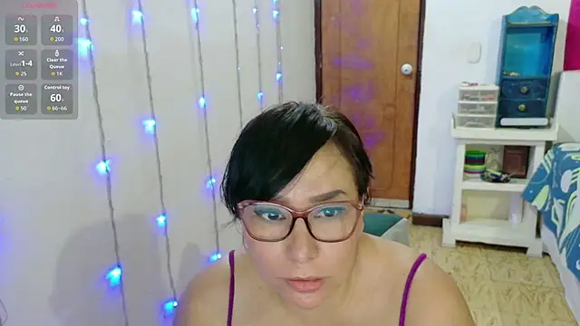 Snapshot of hottplay chatting on September 13, 4:07 pm hottplay online show from September 13, 4:07 pm