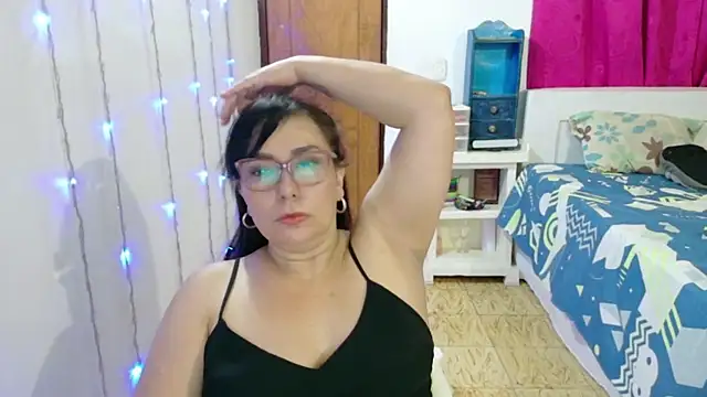 Snapshot of hottplay chatting on September 14, 10:36 am hottplay online show from September 14, 10:36 am