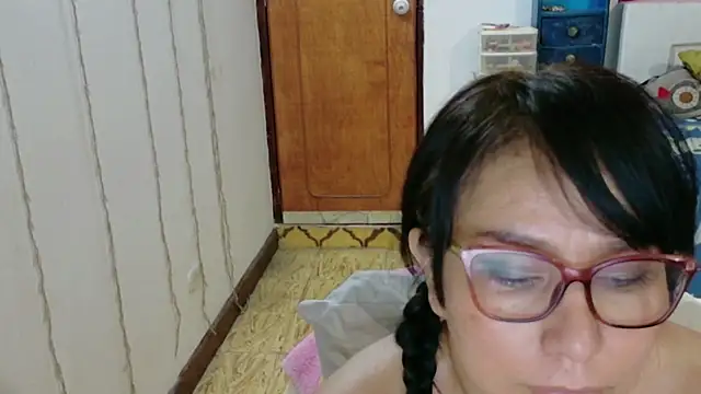 Snapshot of hottplay chatting on September 17, 12:18 pm hottplay online show from September 17, 12:18 pm